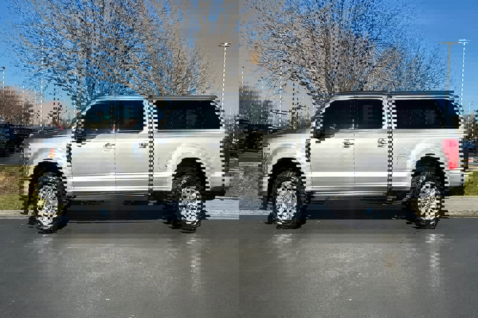 Certified 2020 Ford F250 Platinum w/ FX4 Off-Road Package image 5