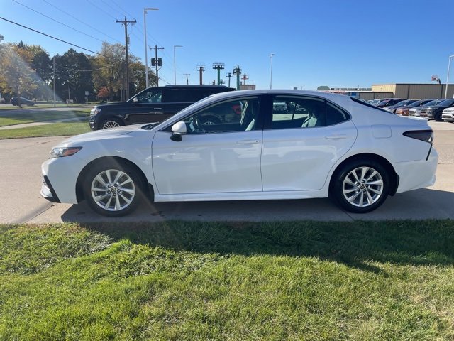 Used 2023 Toyota Camry SE image 10