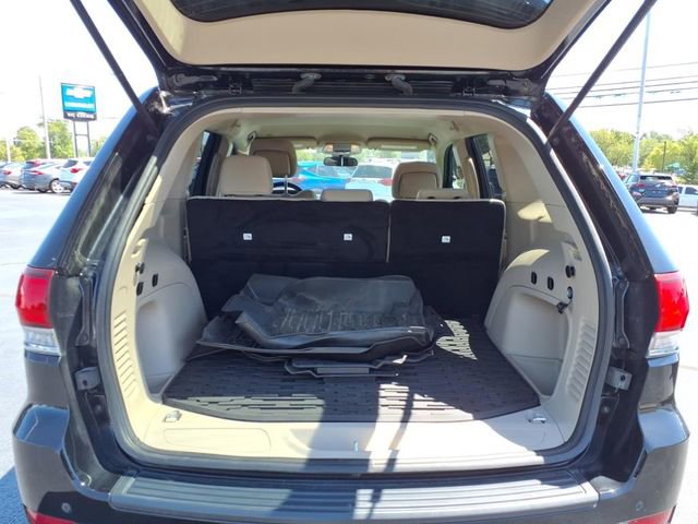 Used 2021 Jeep Grand Cherokee Laredo AWD/4WD image 13