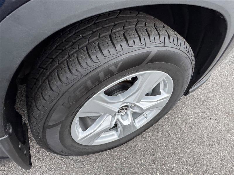 Used 2024 Toyota Highlander LE image 28