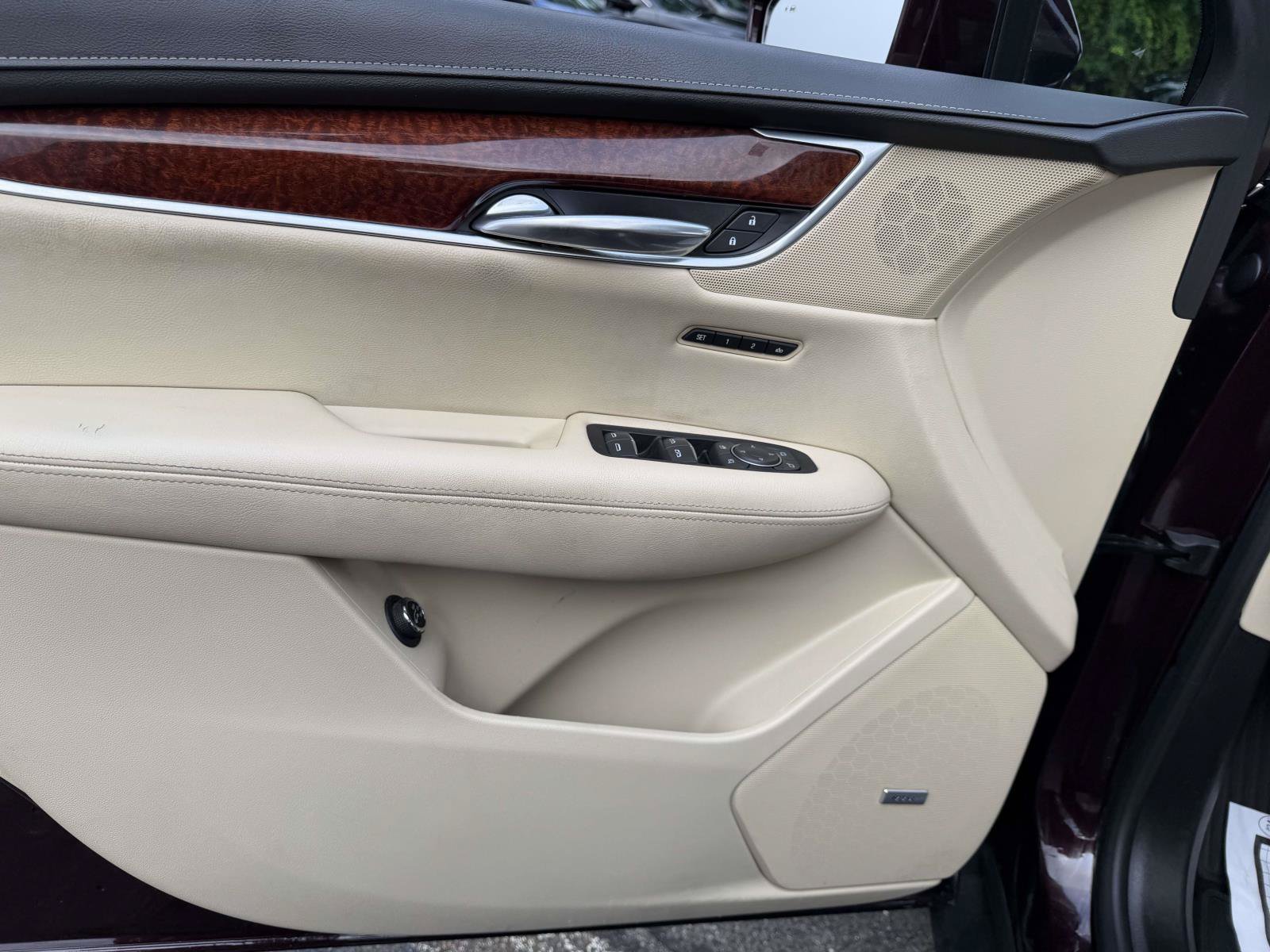 Used 2018 Cadillac XT5 Luxury w/ Driver Awareness Package AWD/4WD image 19