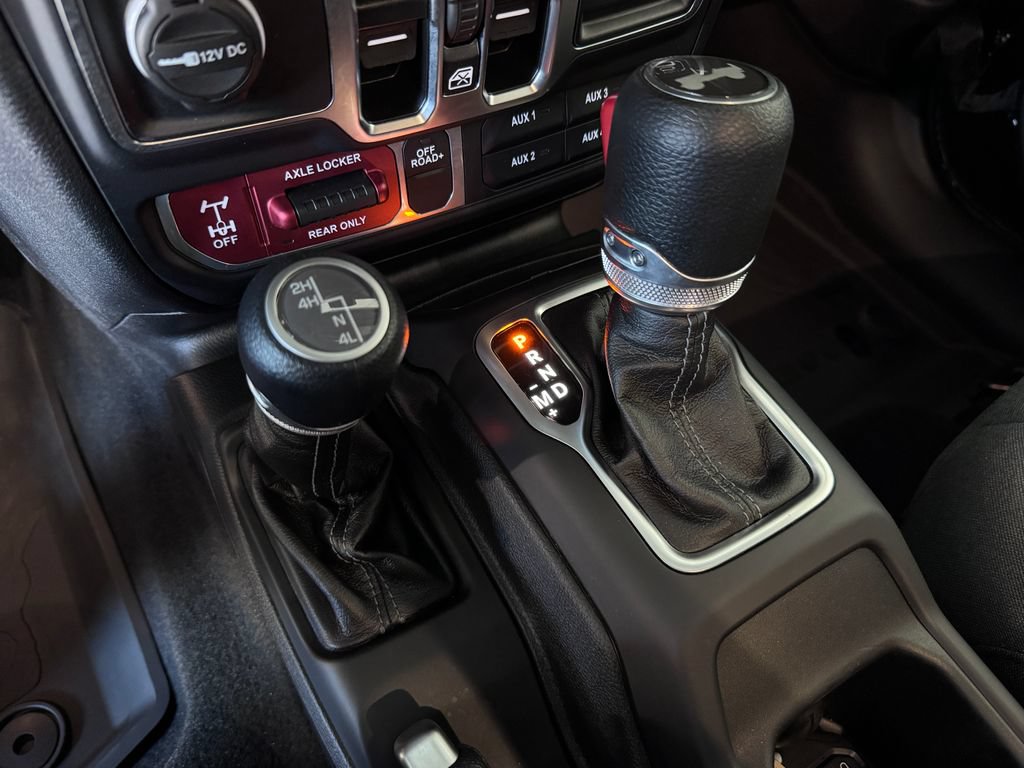 Used 2025 Jeep Wrangler Unlimited Sport AWD/4WD image 23