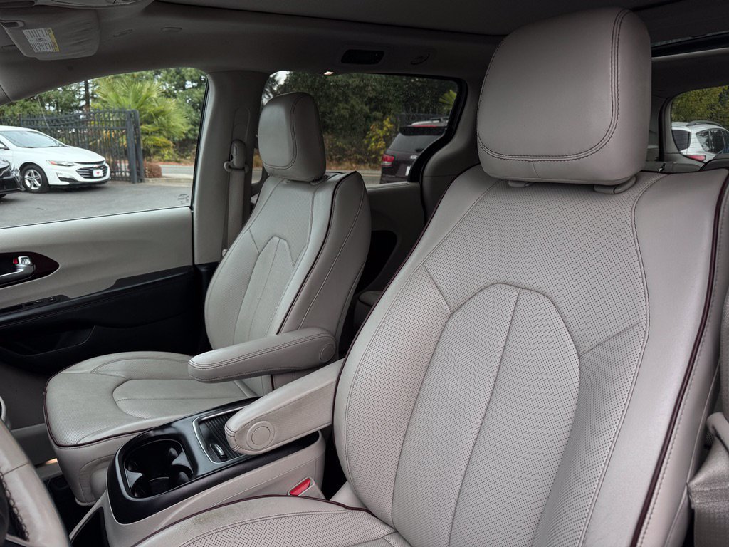 Used 2020 Chrysler Pacifica Limited FWD image 11