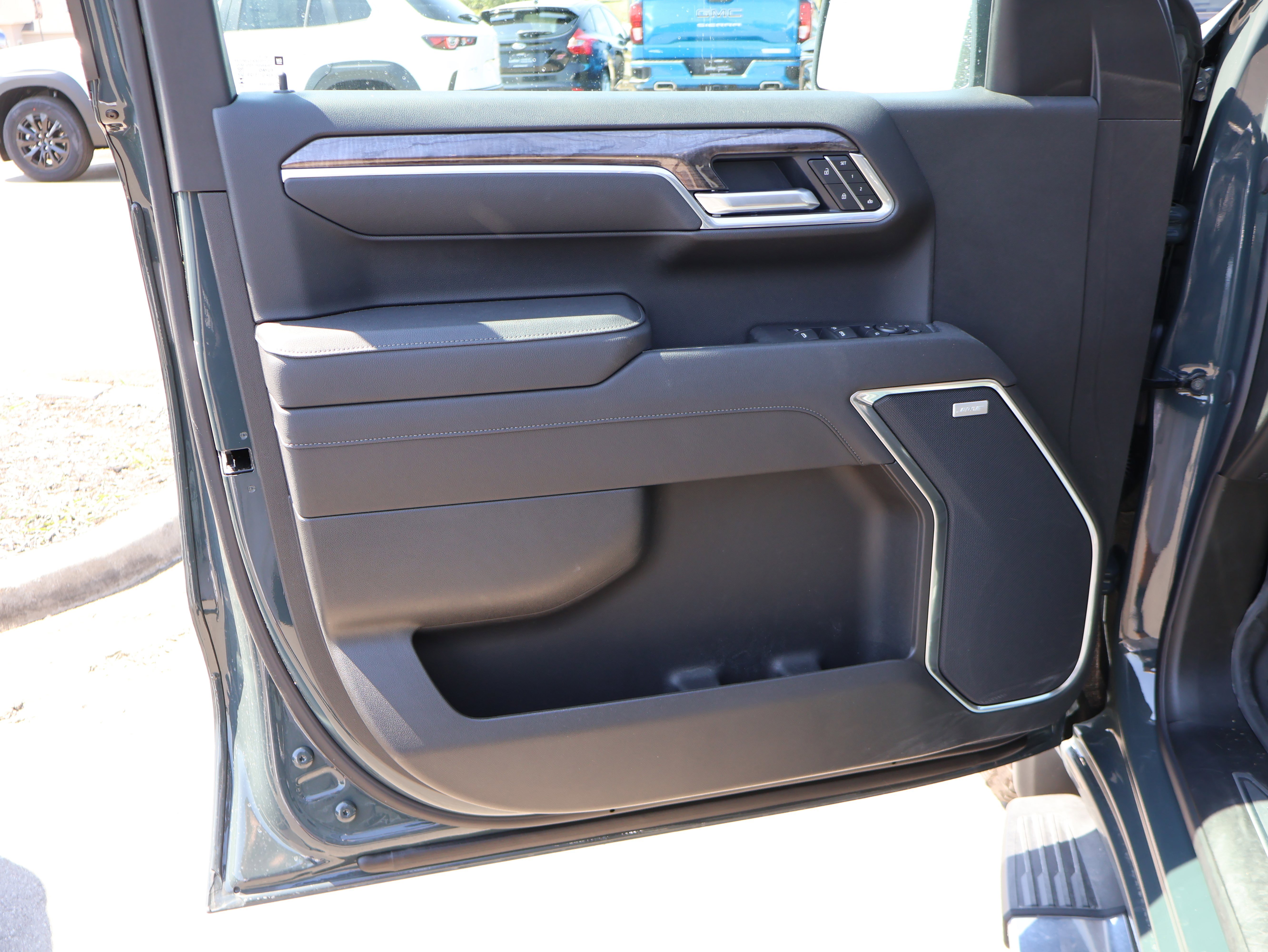 Used 2025 Chevrolet Silverado 1500 LTZ w/ LTZ Convenience Package II image 23