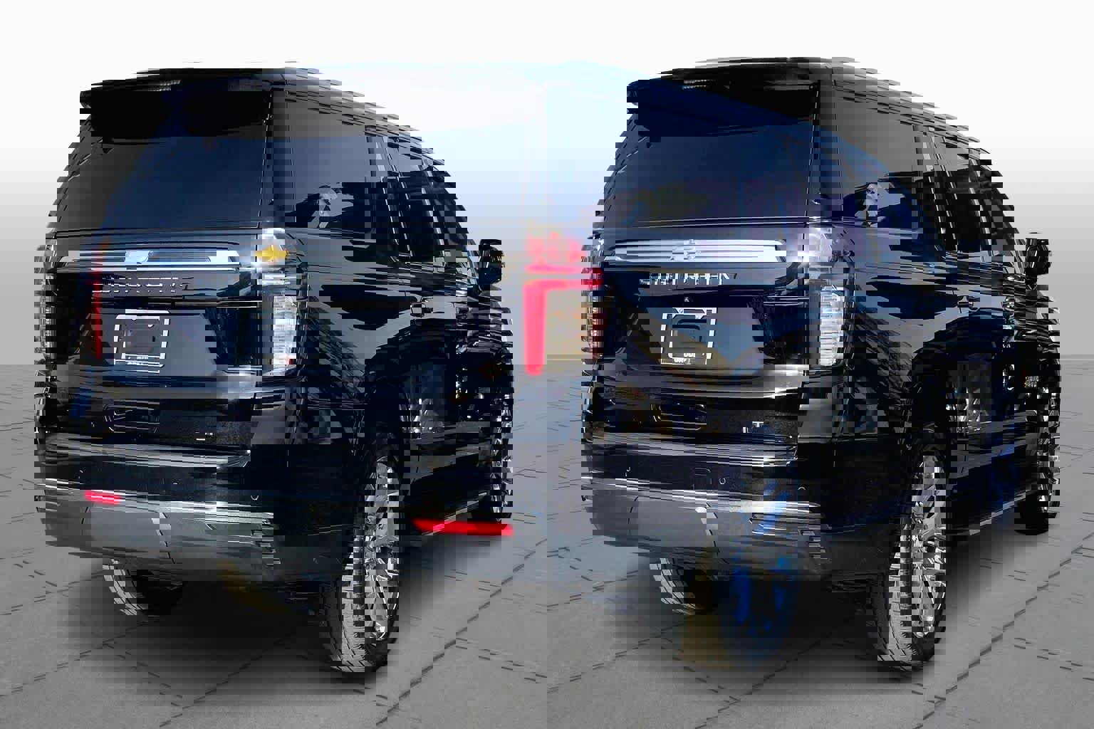 Used 2021 Chevrolet Suburban LT w/ LT Signature Package image 13