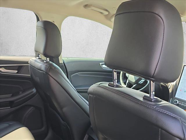 Used 2021 Ford Edge Titanium image 21