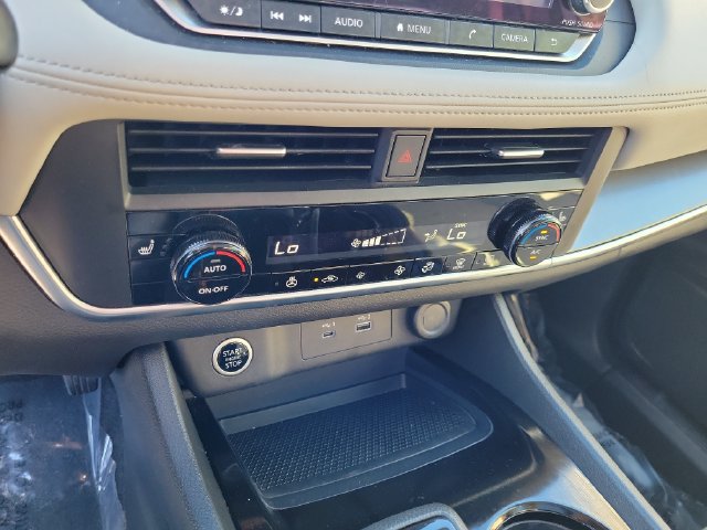 Used 2023 Nissan Rogue SV w/ SV Premium B Package FWD image 31