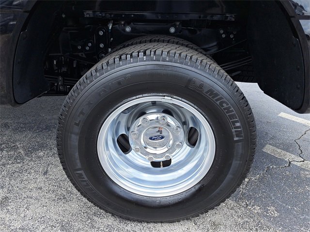 Used 2024 Ford F350 Limited w/ FX4 Off-Road Package image 9
