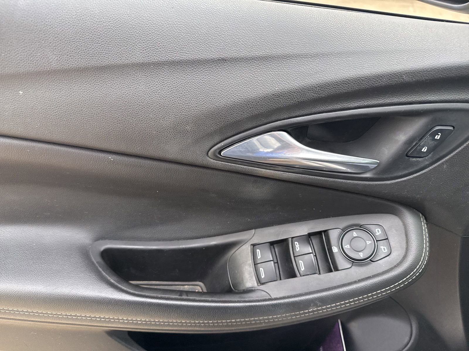 Used 2021 Buick Encore GX Preferred w/ Sport Touring Package image 11