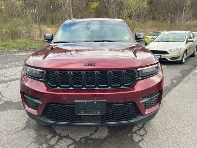 Used 2025 Jeep Grand Cherokee Altitude image 6