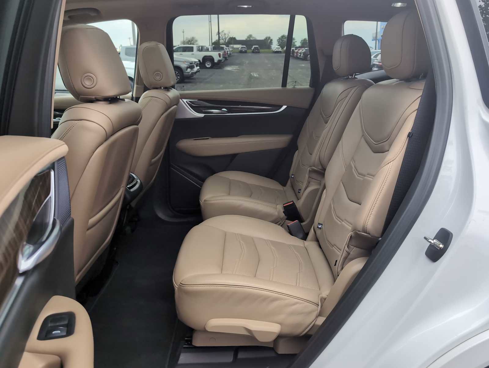 Used 2024 Cadillac XT6 Premium Luxury w/ Platinum Package AWD/4WD image 27