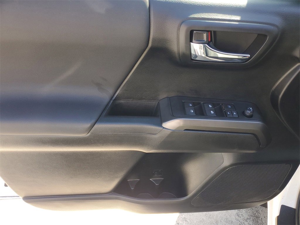 Certified 2022 Toyota Tacoma TRD Off-Road image 16