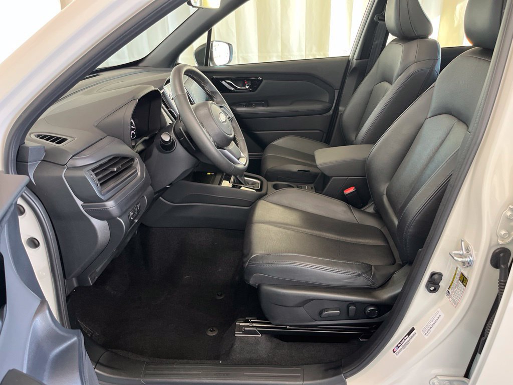 Used 2025 Subaru Forester Limited AWD/4WD image 4