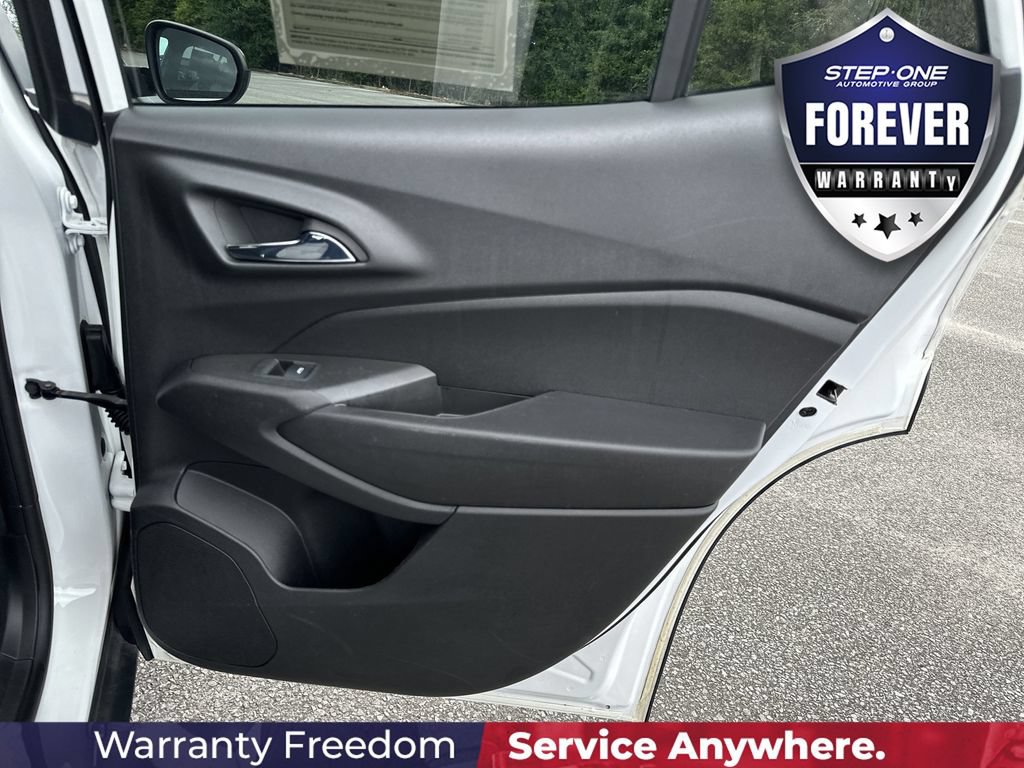 Used 2024 Chevrolet Trax RS FWD image 32