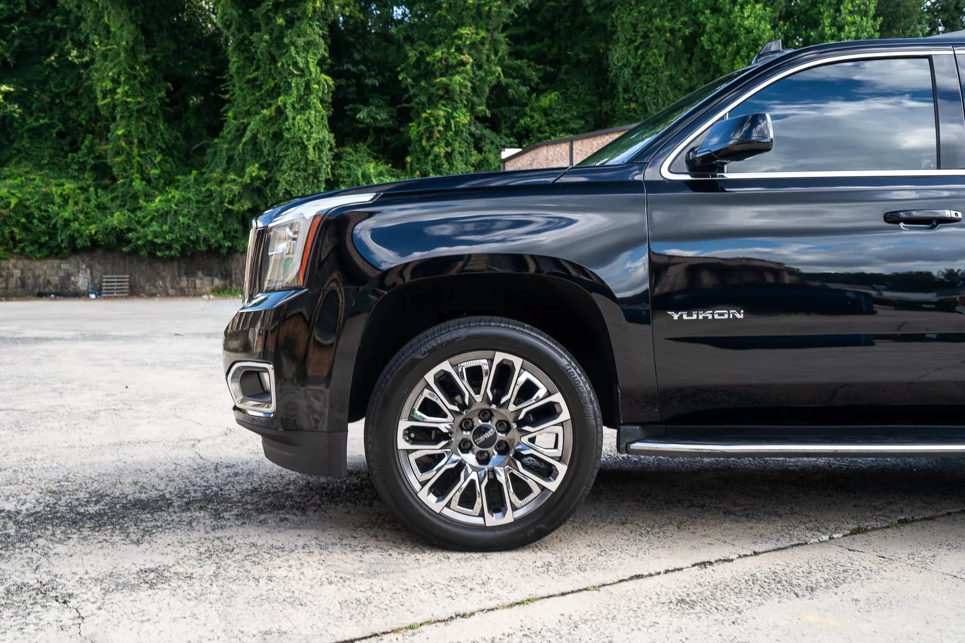 Used 2016 GMC Yukon SLE RWD image 3