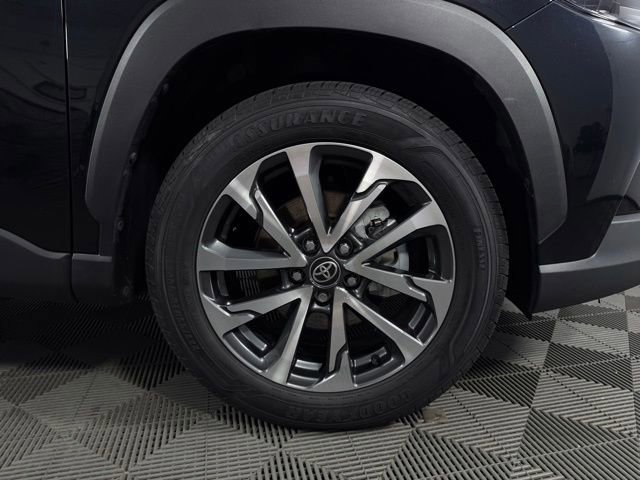 Used 2023 Toyota Corolla Cross XLE image 11