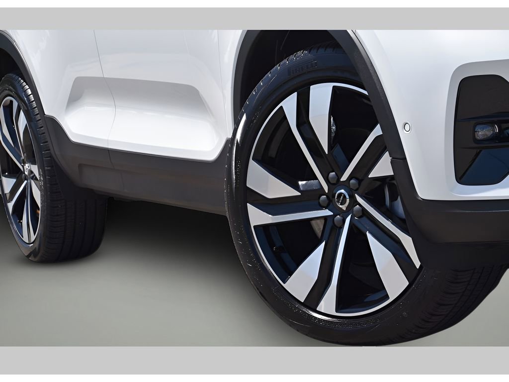 Used 2025 Volvo XC40 B5 Plus w/ Protection Package Premier image 38