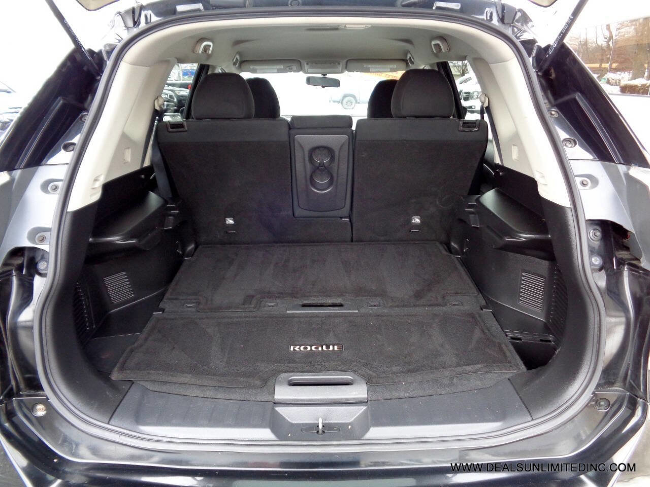 Used 2015 Nissan Rogue SV image 17