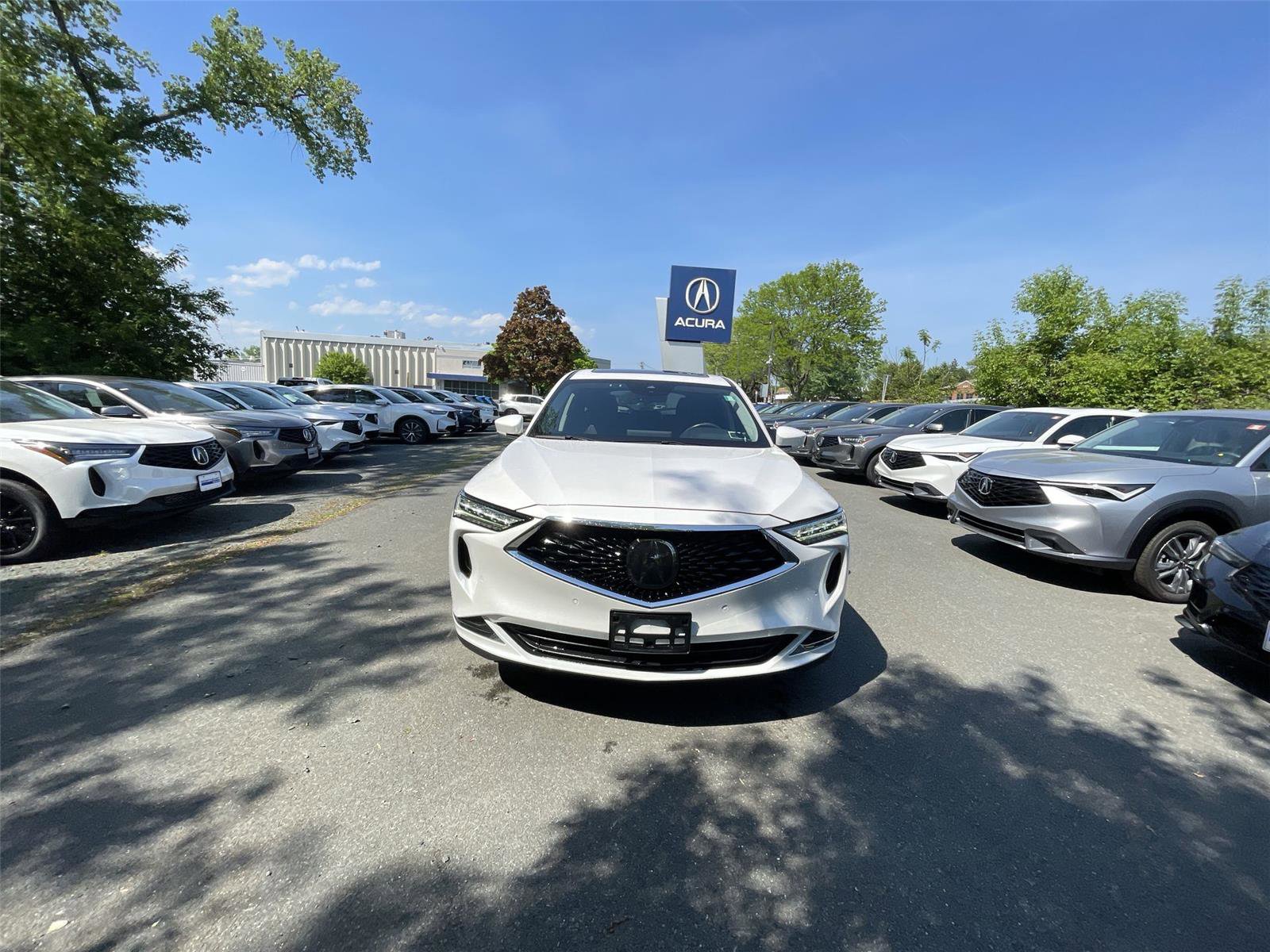 Used 2023 Acura MDX SH-AWD w/ Technology Package image 29