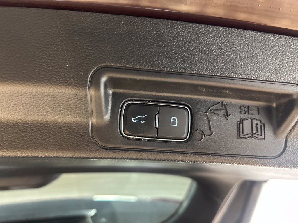 Used 2022 Ford Explorer Platinum w/ Equipment Group 601A AWD/4WD image 39