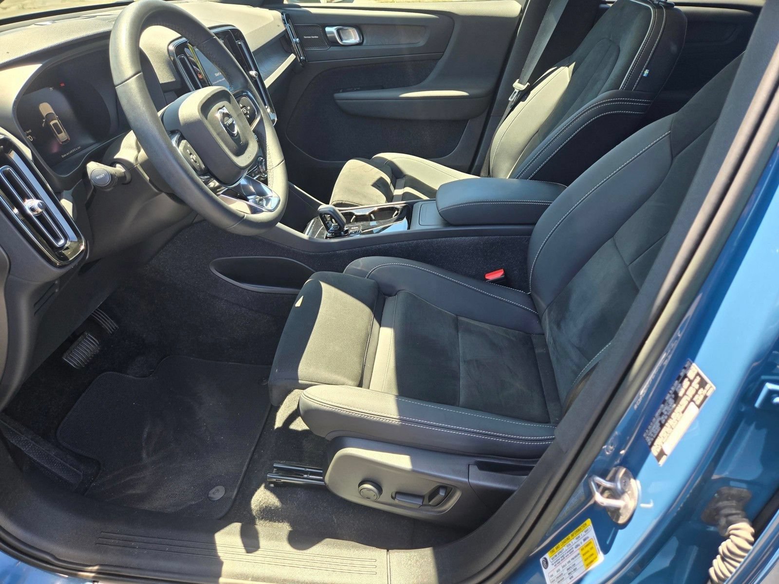 Certified 2023 Volvo XC40 Recharge Ultimate AWD/4WD image 31