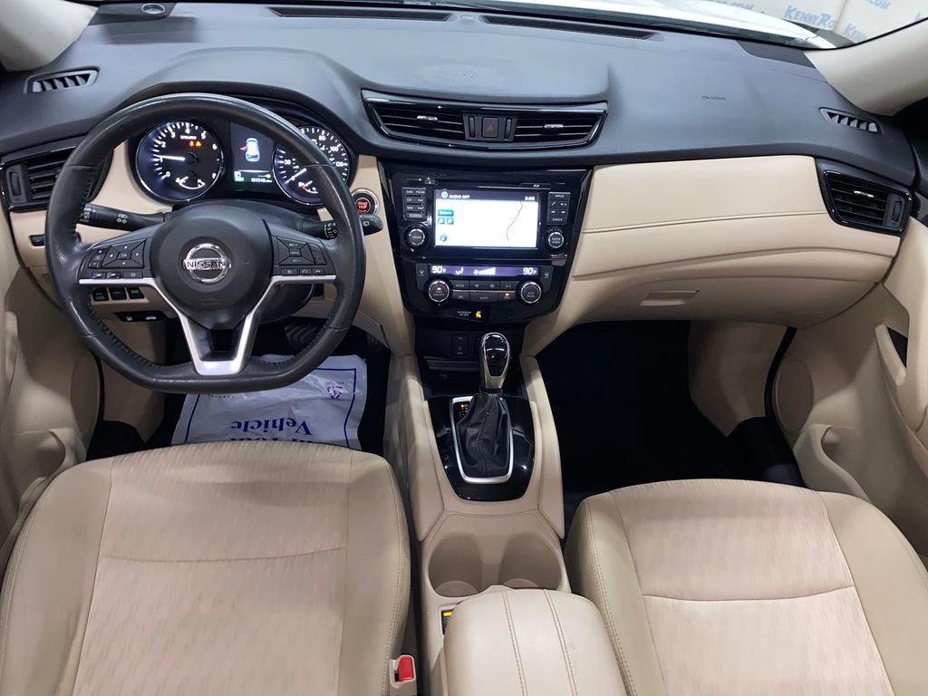 Used 2017 Nissan Rogue SV w/ SV Premium Package image 27