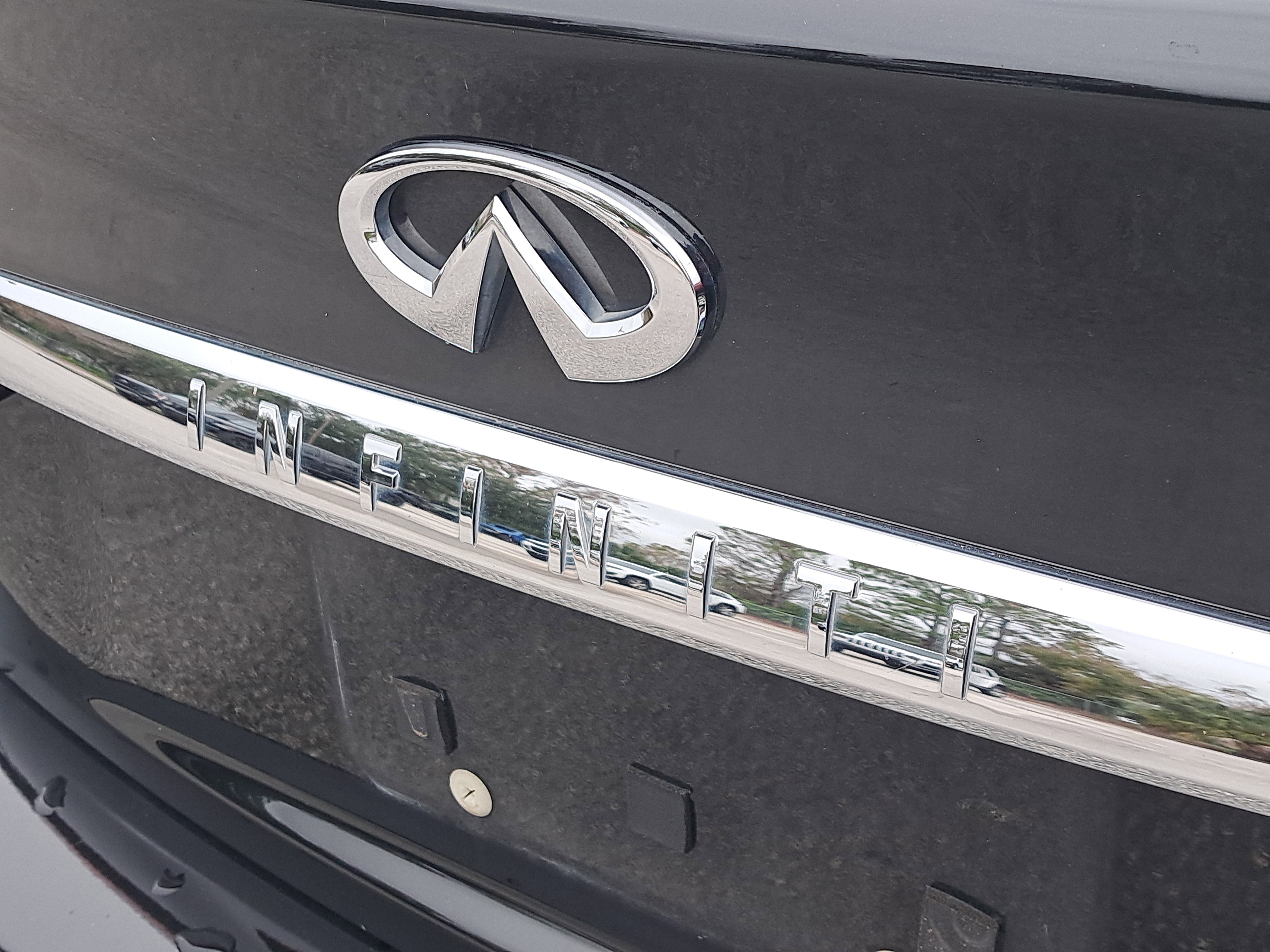 Used 2018 INFINITI Q50 Luxe w/ Essential Package (3.0T Luxe) image 9