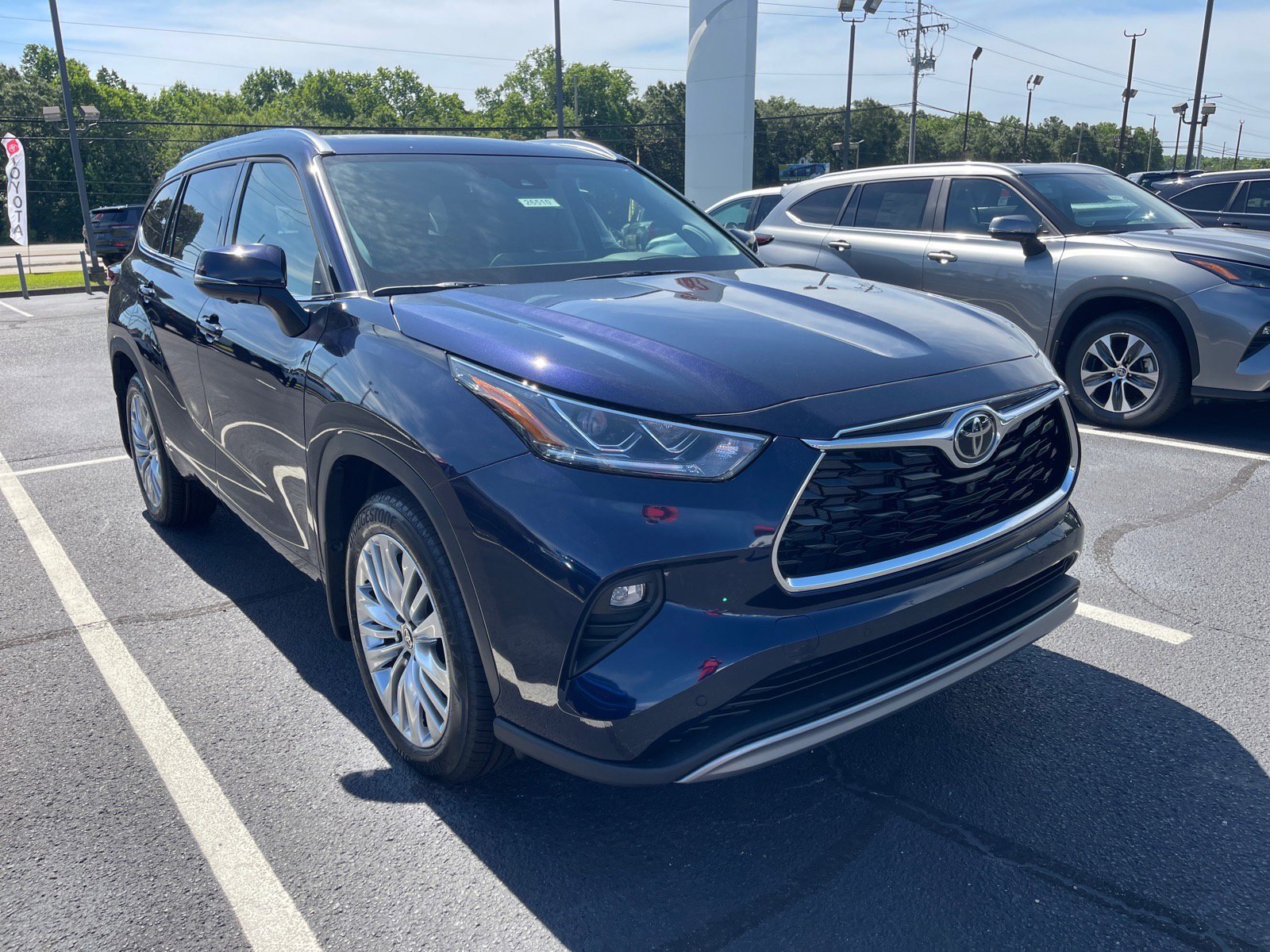 New 2026 Toyota Highlander Platinum AWD/4WD image 1