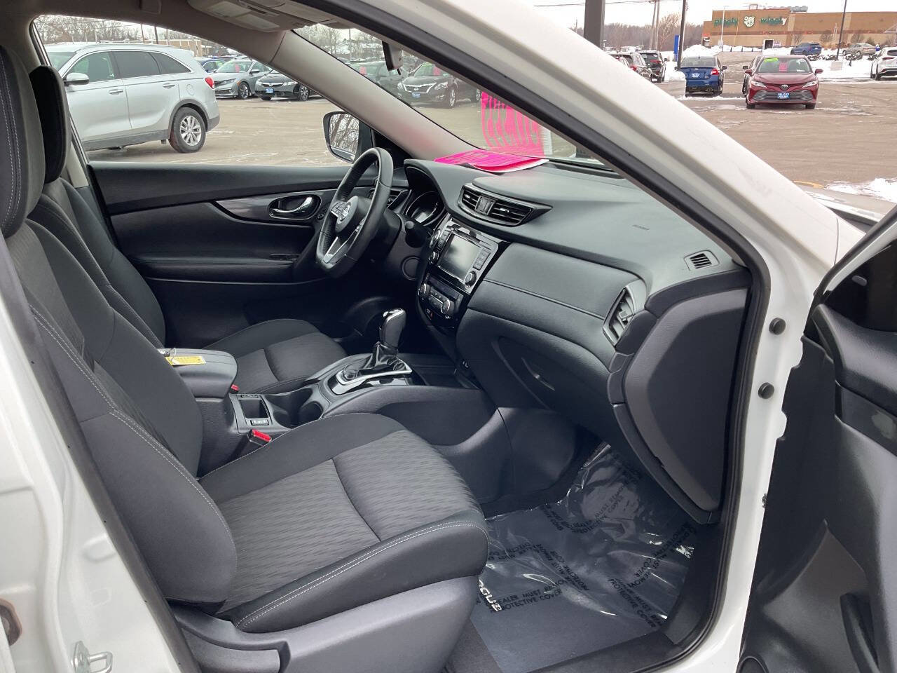 Used 2018 Nissan Rogue SV w/ Premium Package image 40