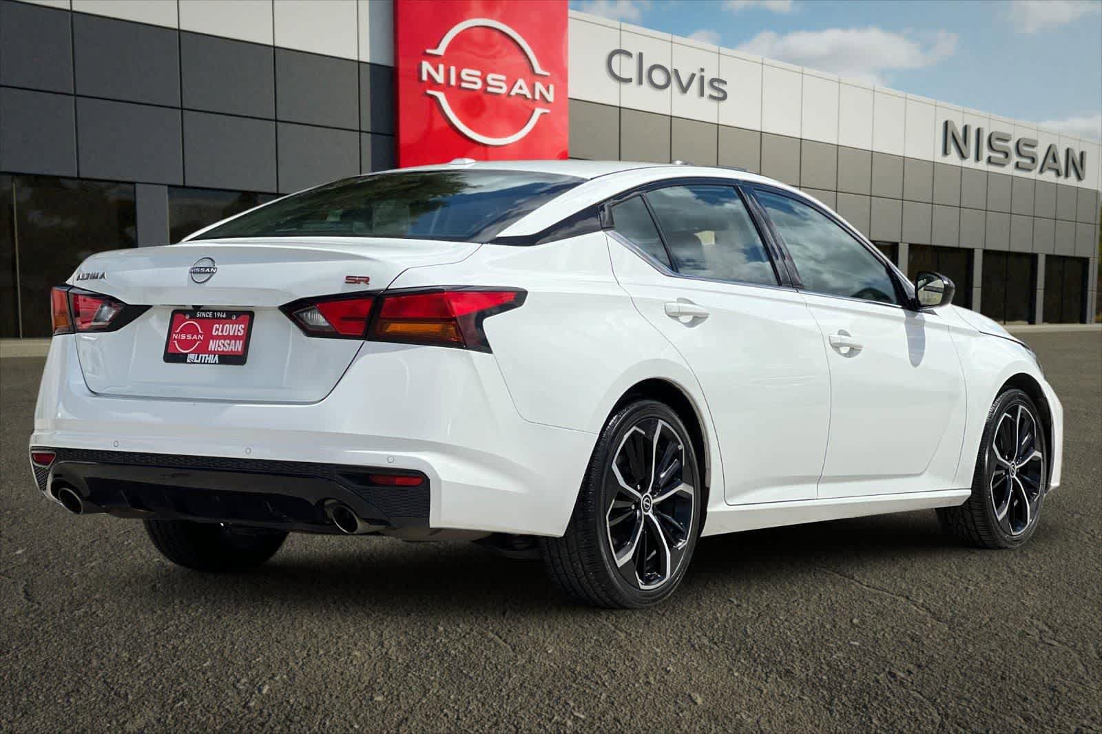 Used 2023 Nissan Altima 2.5 SR FWD image 3