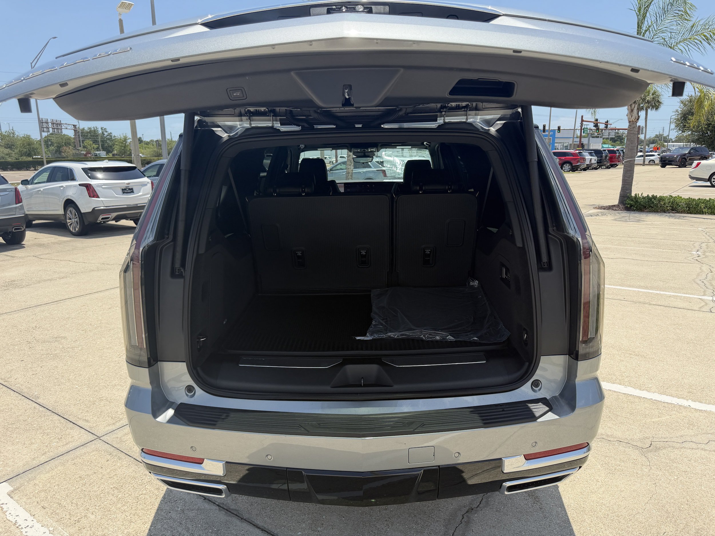New 2026 Cadillac Escalade ESV Luxury w/ Touring Package AWD/4WD image 12