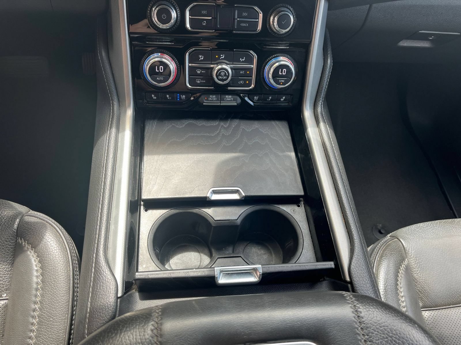 Used 2023 GMC Yukon Denali AWD/4WD image 42