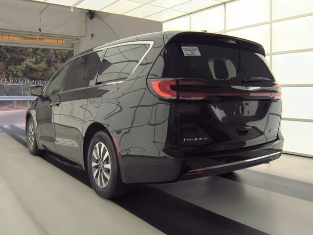 Certified 2023 Chrysler Pacifica Touring-L FWD image 4