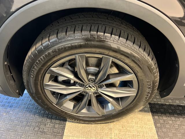 Certified 2022 Volkswagen Tiguan SE FWD image 9