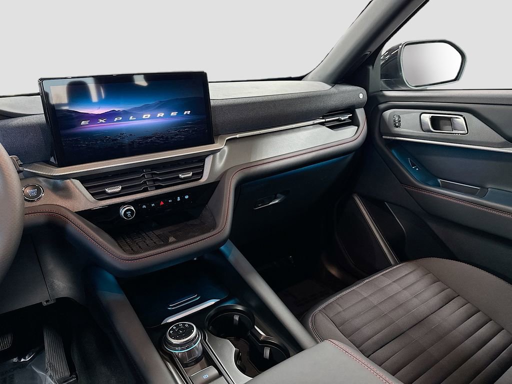 Used 2025 Ford Explorer ST-Line w/ Premium Package image 23