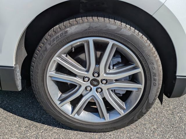 Used 2023 Ford Edge Titanium w/ Class II Trailer Tow Package image 9