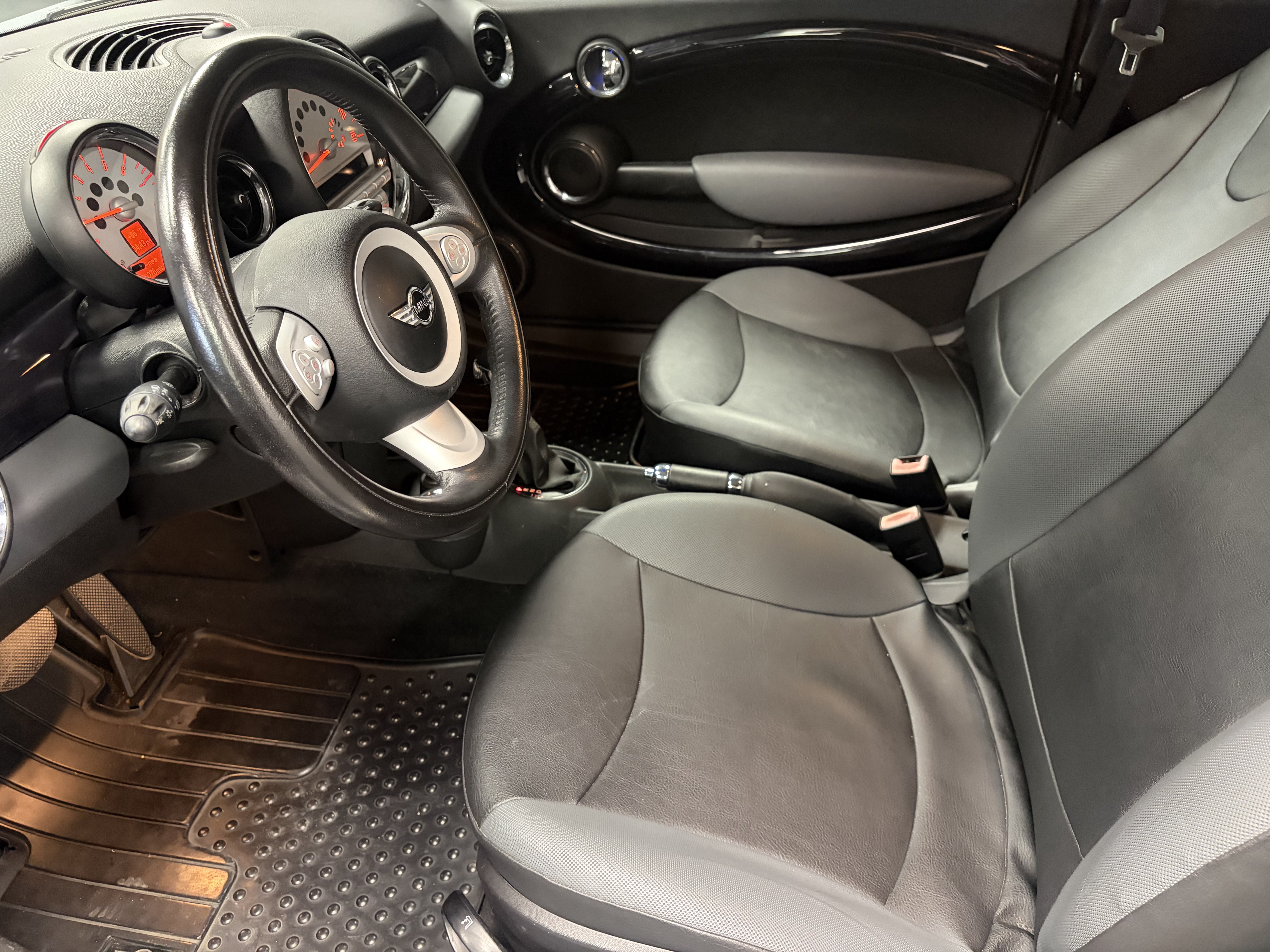 Used 2010 MINI Cooper Hardtop FWD image 9