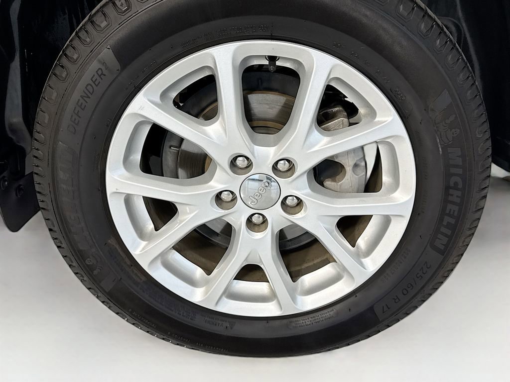 Used 2018 Jeep Cherokee Latitude w/ Safety Group image 31