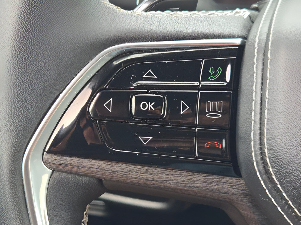 Certified 2023 Jeep Grand Cherokee Overland AWD/4WD image 37