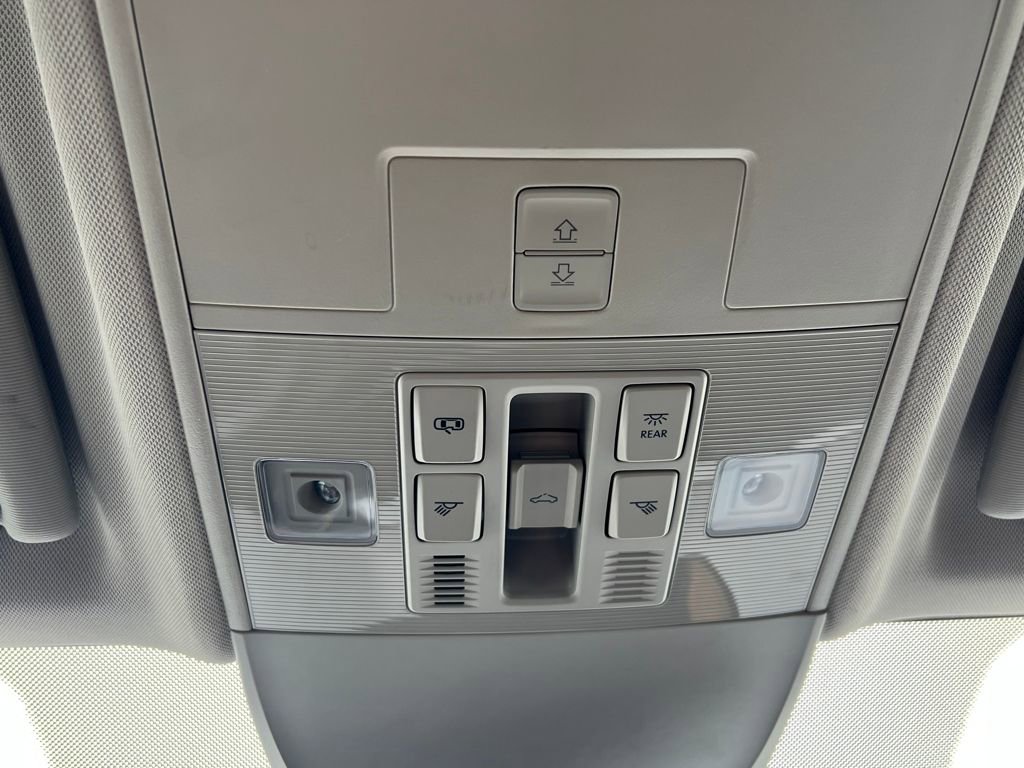 Used 2024 Volkswagen Taos SEL image 31