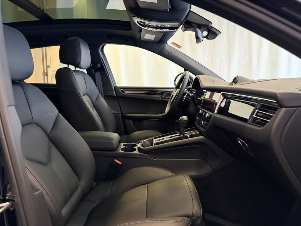 New 2026 Porsche Macan AWD/4WD image 16