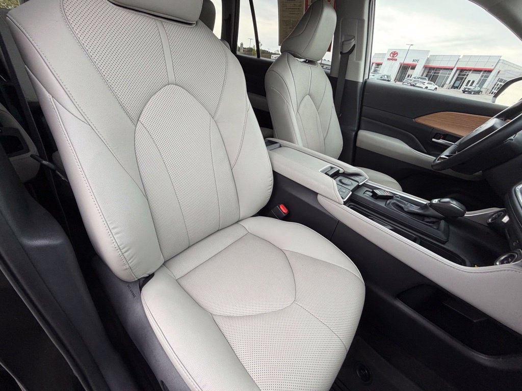 Used 2024 Toyota Grand Highlander AWD Hybrid image 37
