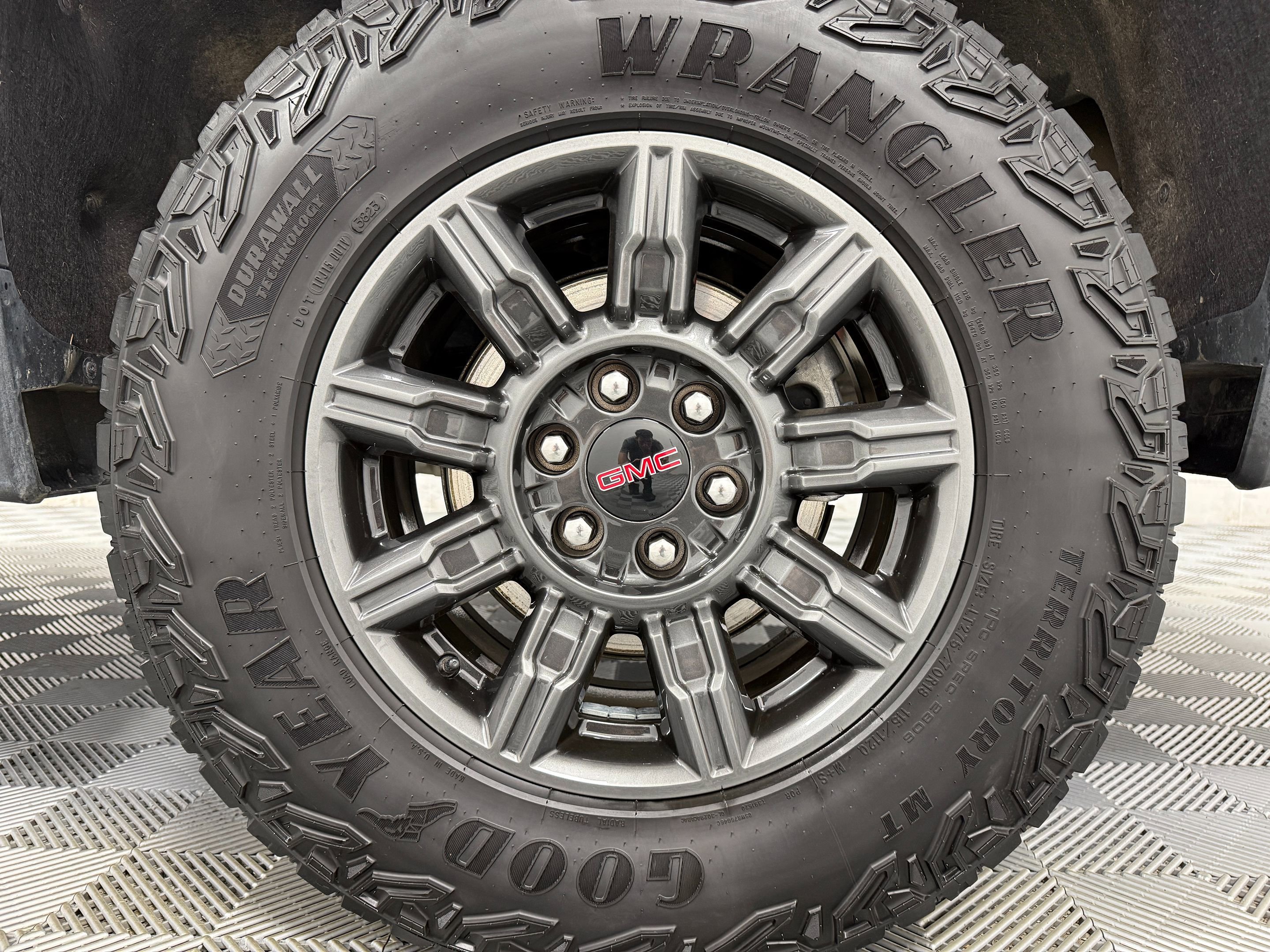 Used 2024 GMC Sierra 1500 AT4 w/ Technology Package image 41