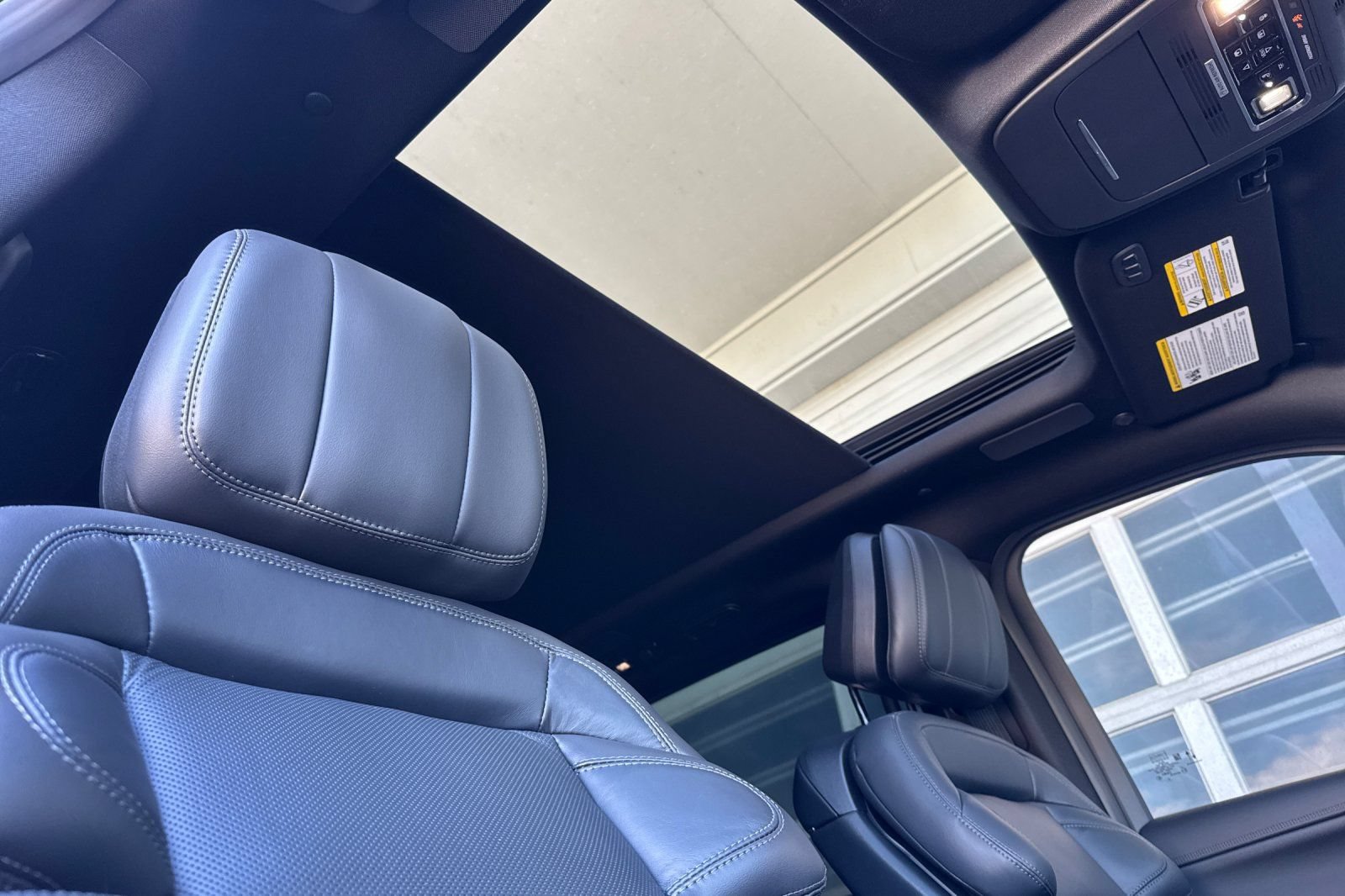 New 2025 Lincoln Navigator Reserve w/ Jet Appearance Package AWD/4WD image 14