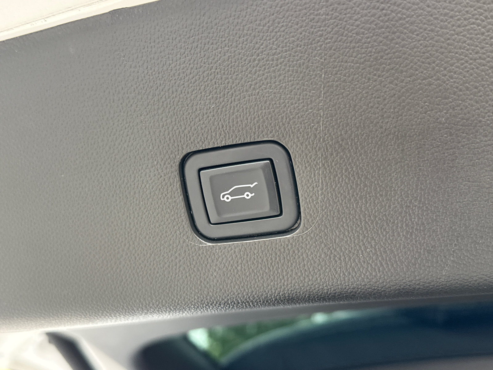 Used 2022 Chevrolet Traverse Premier w/ Redline Edition FWD image 22