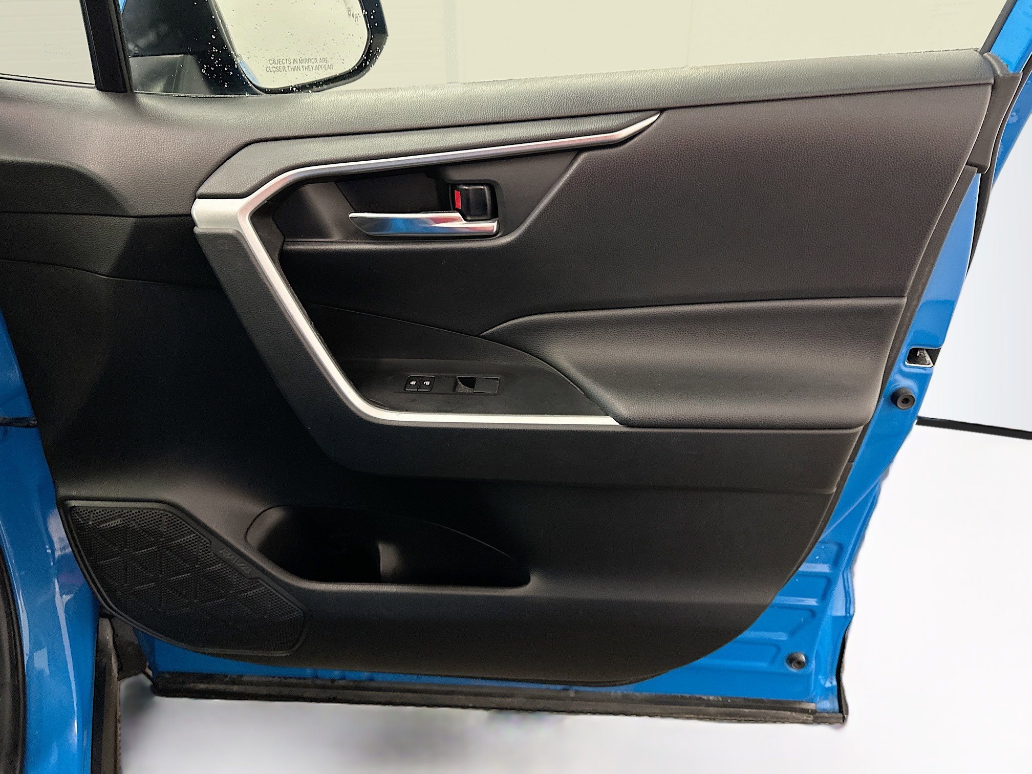 Used 2021 Toyota RAV4 XLE image 33