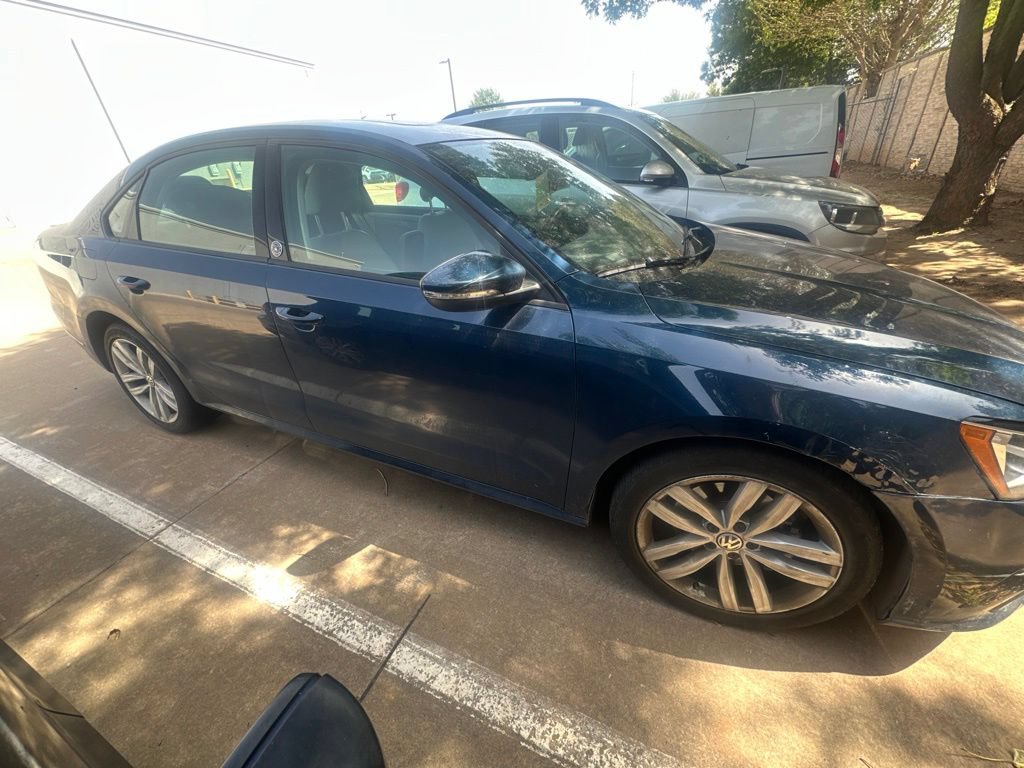 Used 2019 Volkswagen Passat 2.0T Wolfsburg FWD image 2