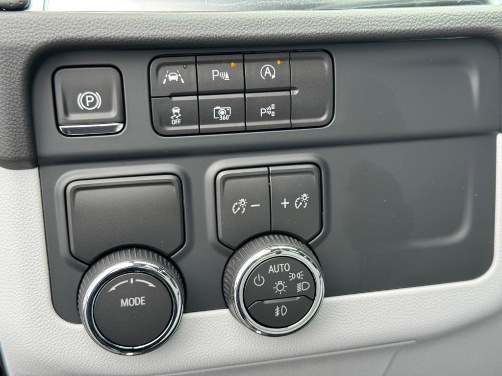 New 2026 Chevrolet Suburban Premier image 16