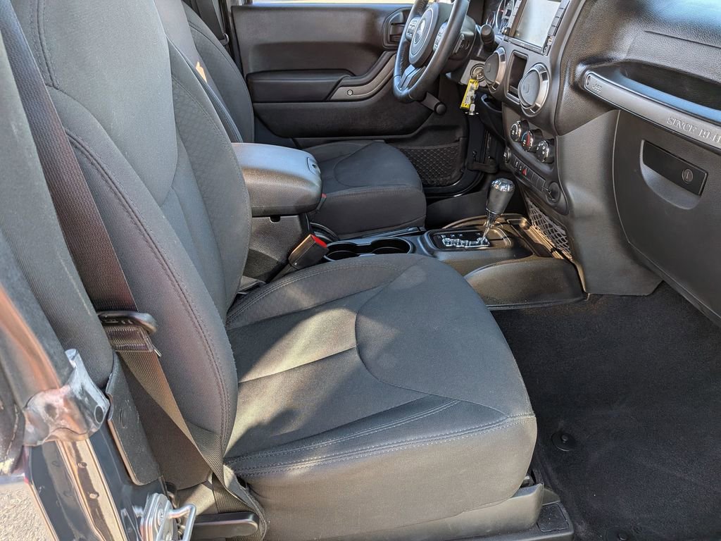 Used 2018 Jeep Wrangler Sport w/ Connectivity Group image 35