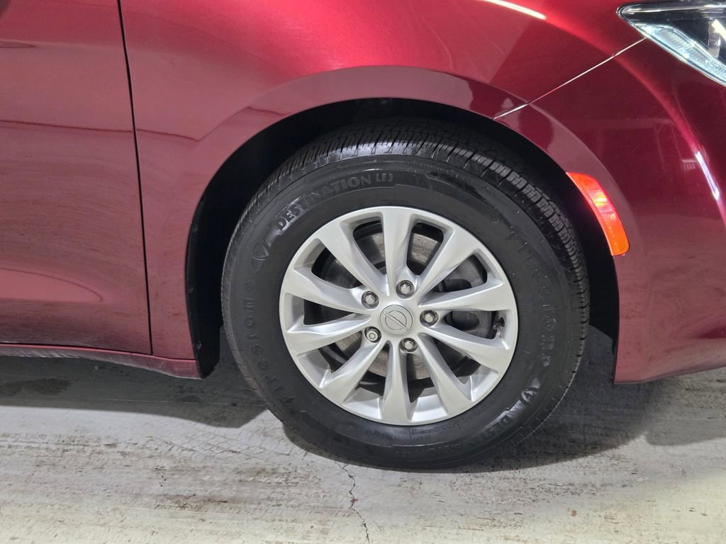 Certified 2019 Chrysler Pacifica Touring Plus w/ Cold Weather Group FWD image 17